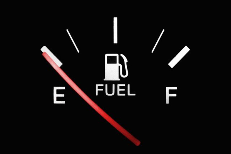 Por qué el medidor de combustible del coche no marca bien la cantidad que queda exactamente